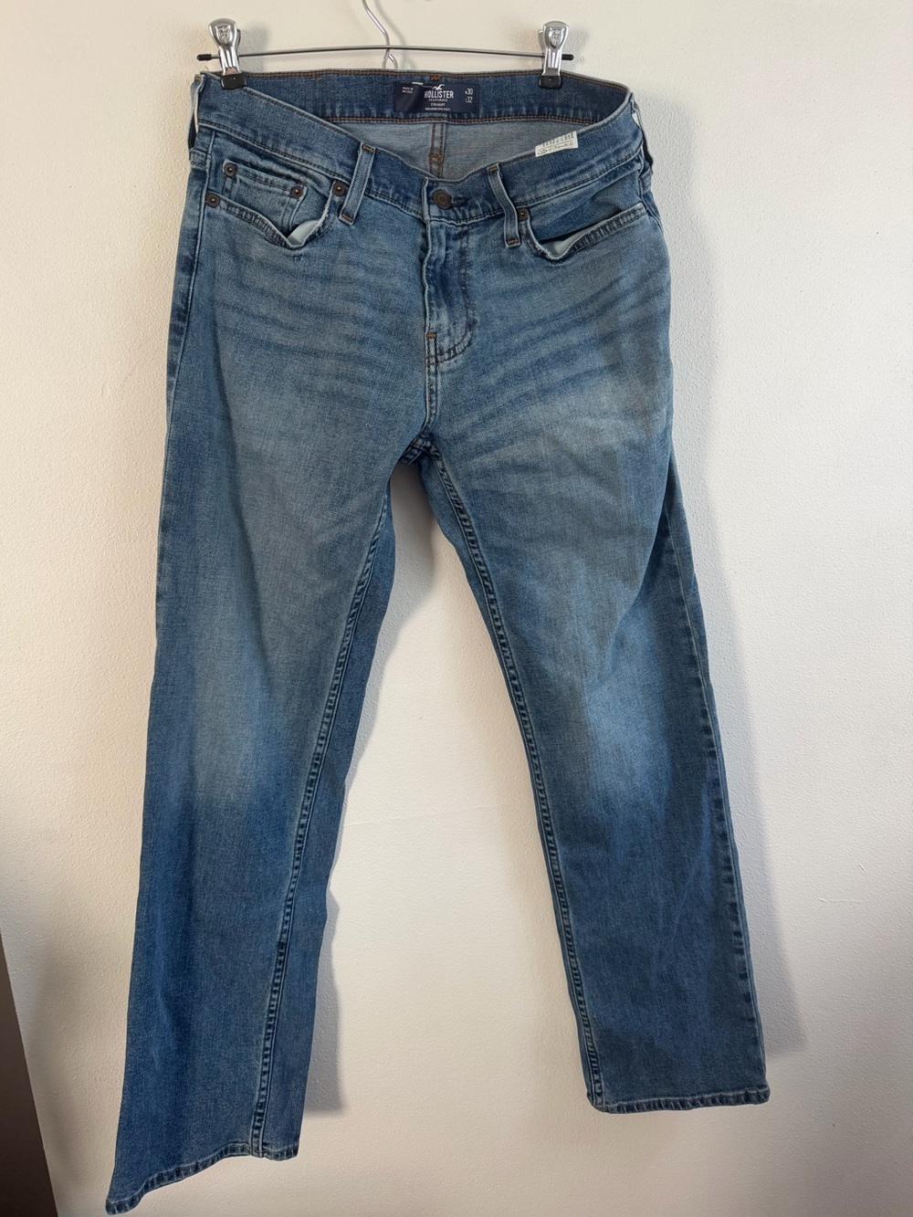 Hollister  Men's Light Blue Straight Jeans